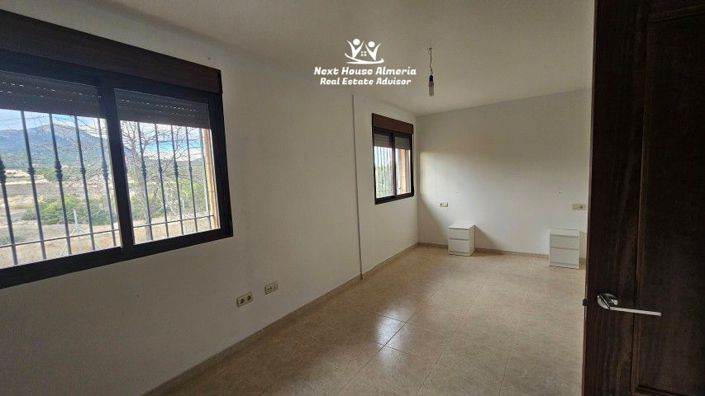 Image No.37-4 Bed Villa for sale