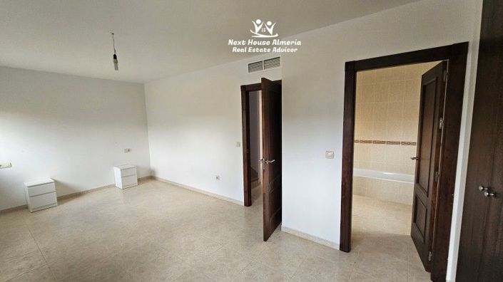 Image No.38-4 Bed Villa for sale