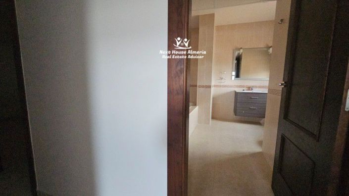 Image No.40-4 Bed Villa for sale