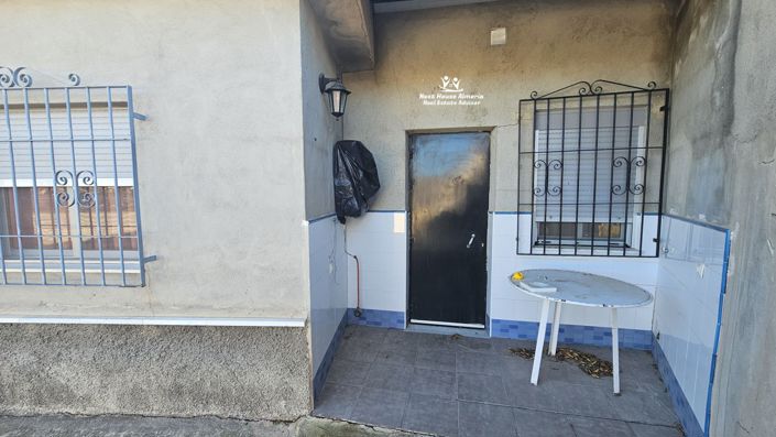 Image No.11-3 Bed Country House for sale