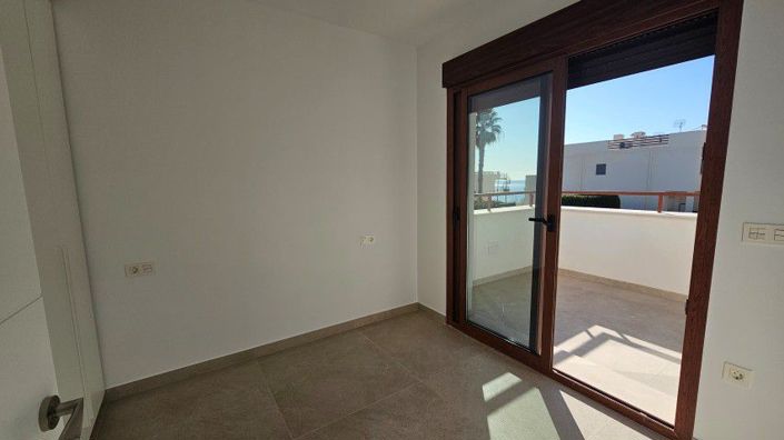 Image No.34-3 Bed Villa for sale
