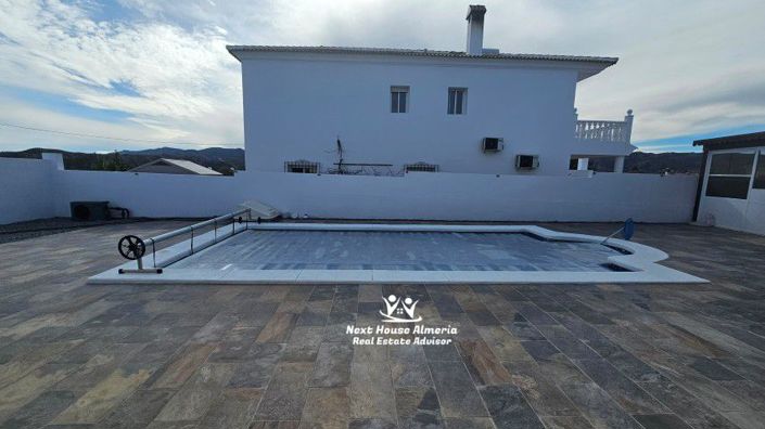 Image No.10-4 Bed Villa for sale