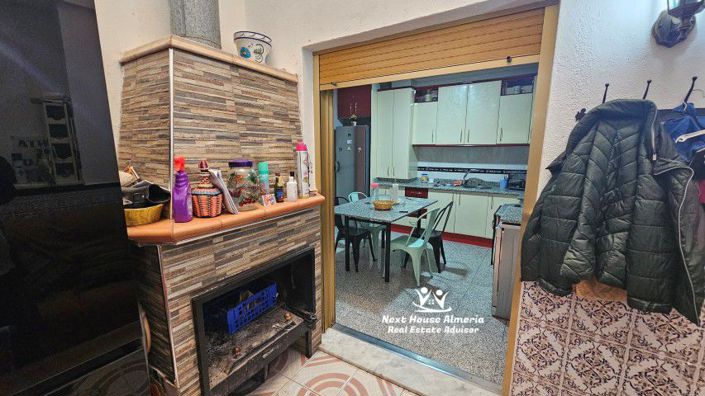 Image No.16-6 Bed Townhouse for sale