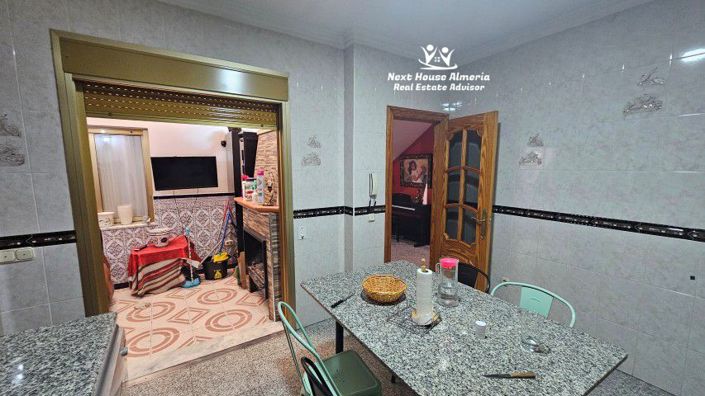 Image No.20-6 Bed Townhouse for sale