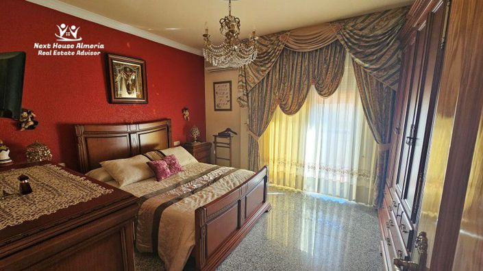 Image No.31-6 Bed Townhouse for sale