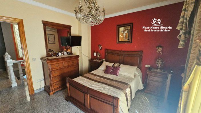 Image No.33-6 Bed Townhouse for sale