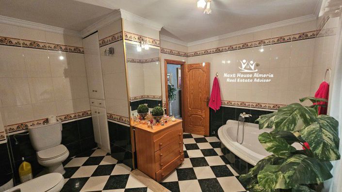 Image No.39-6 Bed Townhouse for sale