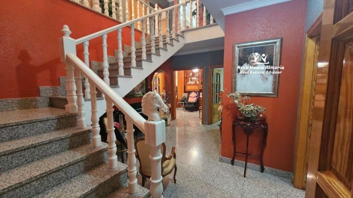 Image No.5-6 Bed Townhouse for sale