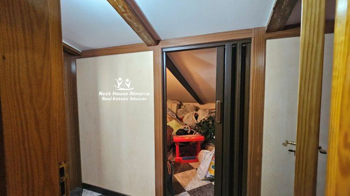 Image No.43-6 Bed Townhouse for sale