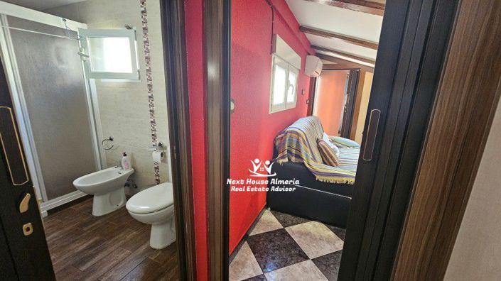 Image No.44-6 Bed Townhouse for sale