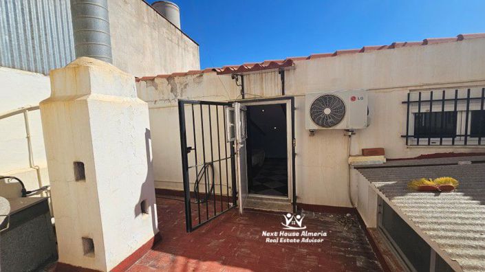 Image No.50-6 Bed Townhouse for sale