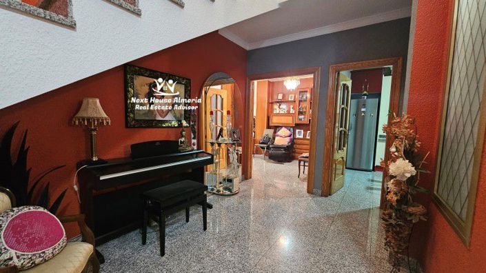 Image No.6-6 Bed Townhouse for sale