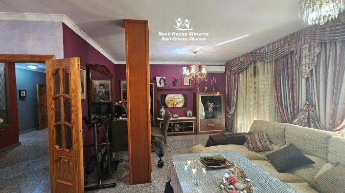 Image No.8-6 Bed Townhouse for sale