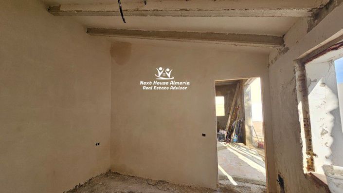 Image No.14-3 Bed Townhouse for sale