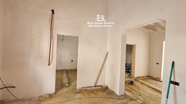 Image No.29-3 Bed Townhouse for sale