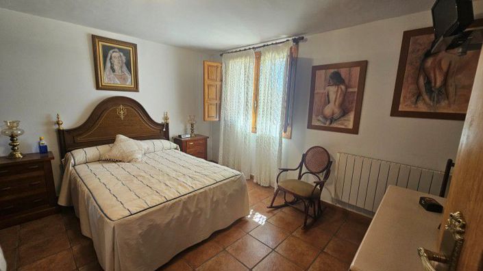 Image No.37-7 Bed Country House for sale