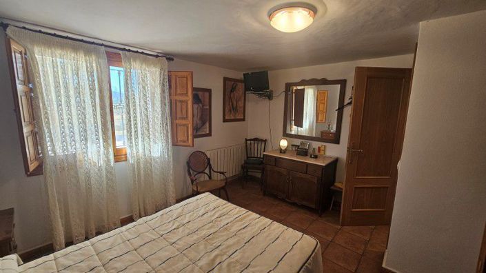 Image No.39-7 Bed Country House for sale