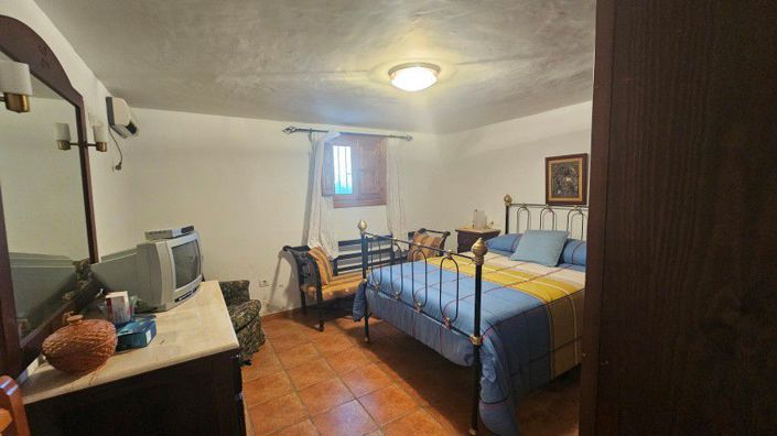 Image No.41-7 Bed Country House for sale