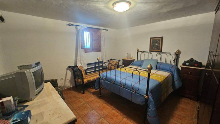 Image No.42-7 Bed Country House for sale