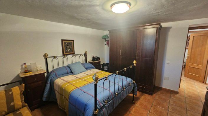 Image No.43-7 Bed Country House for sale