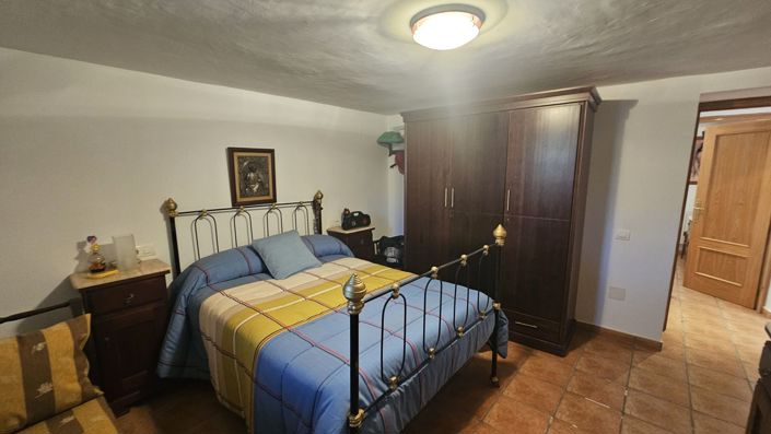 Image No.44-7 Bed Country House for sale