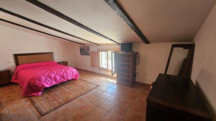 Image No.51-7 Bed Country House for sale