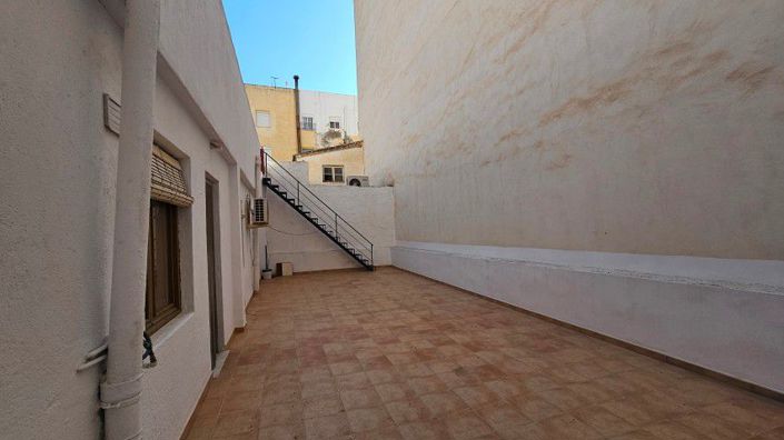 Image No.38-3 Bed Townhouse for sale