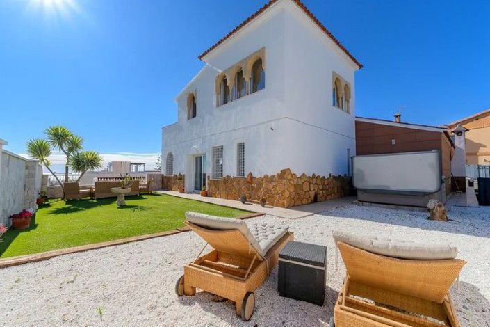 Image No.2-4 Bed Villa for sale