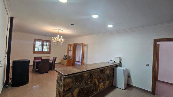 Image No.15-4 Bed Country House for sale