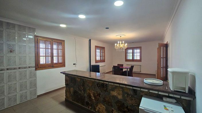 Image No.17-4 Bed Country House for sale