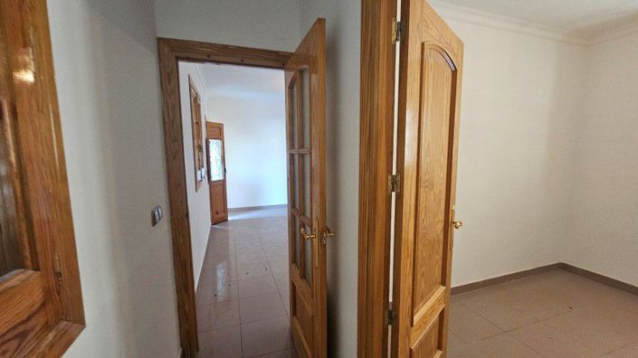 Image No.36-4 Bed Country House for sale