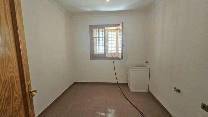 Image No.37-4 Bed Country House for sale