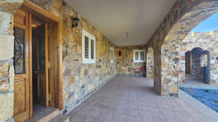 Image No.41-4 Bed Country House for sale