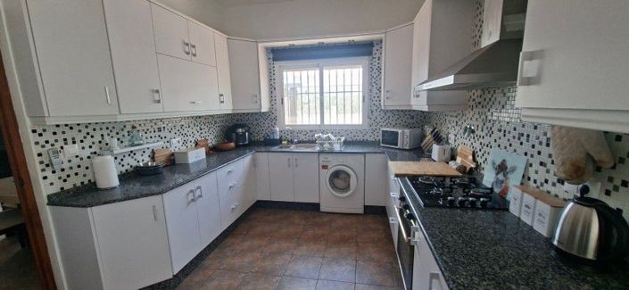 Image No.13-4 Bed Country House for sale