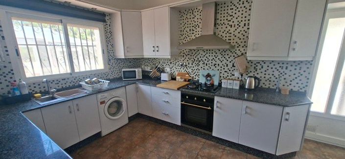 Image No.15-4 Bed Country House for sale