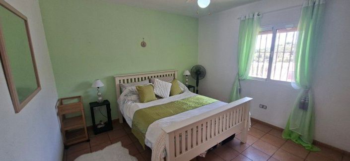 Image No.17-4 Bed Country House for sale