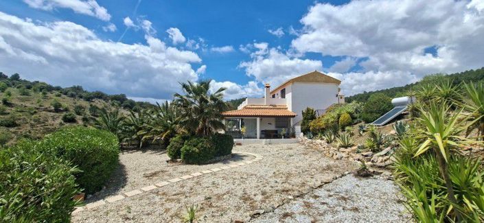 Image No.2-4 Bed Country House for sale