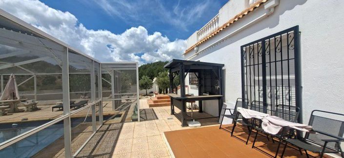 Image No.5-4 Bed Country House for sale
