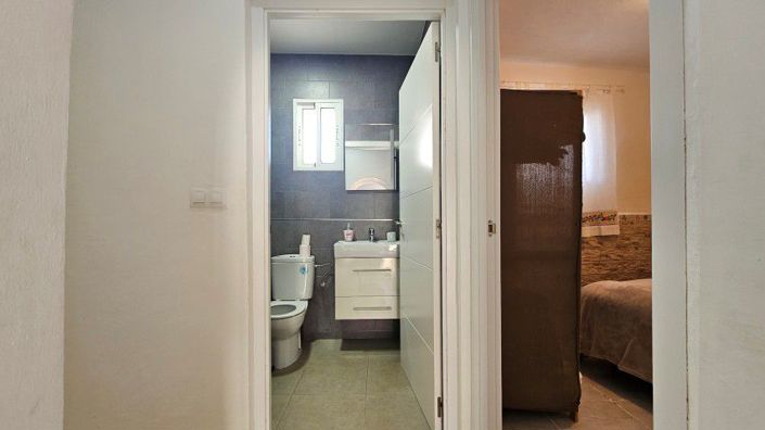 Image No.13-2 Bed Townhouse for sale