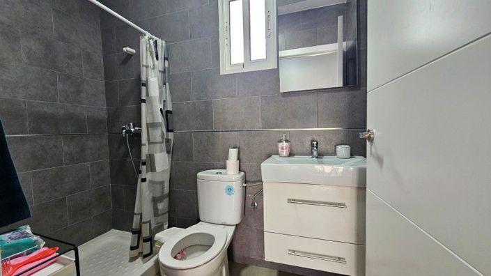 Image No.18-2 Bed Townhouse for sale