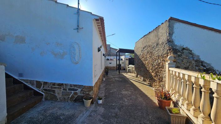 Image No.25-2 Bed Townhouse for sale