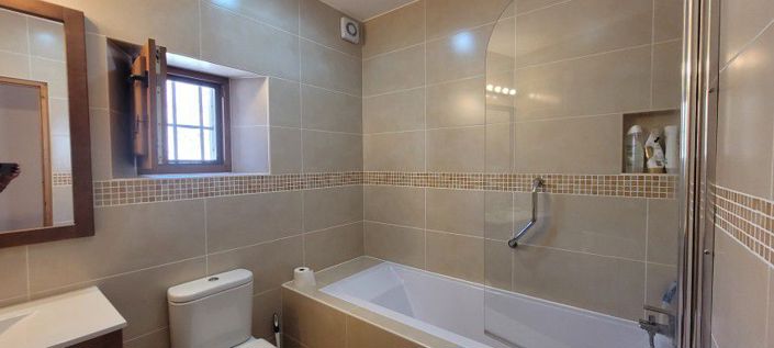 Image No.26-7 Bed Country House for sale