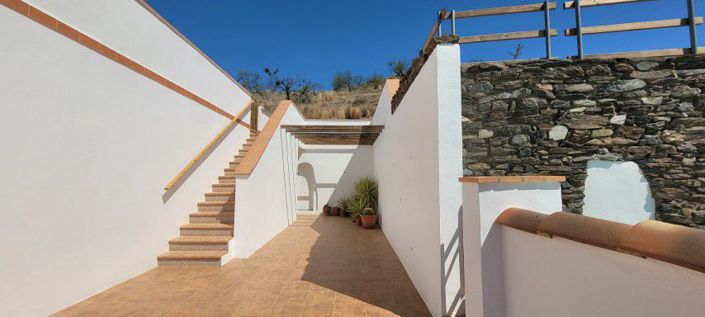 Image No.7-7 Bed Country House for sale
