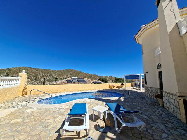 Image No.2-4 Bed Villa for sale