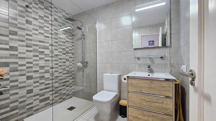 Image No.25-2 Bed Apartment for sale