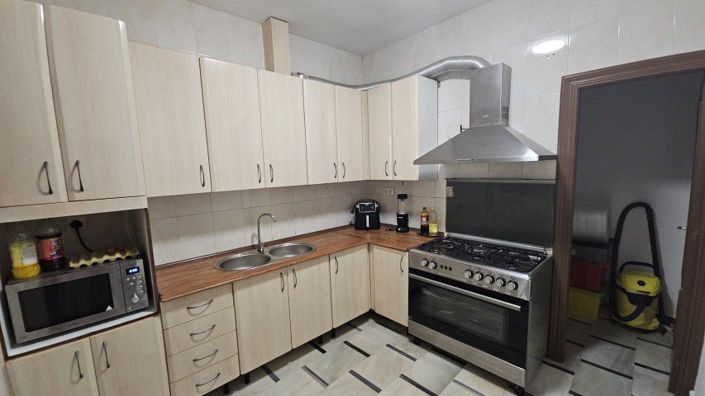 Image No.14-7 Bed Townhouse for sale