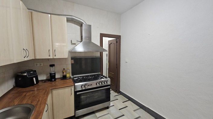 Image No.15-7 Bed Townhouse for sale