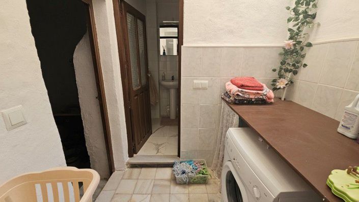 Image No.20-7 Bed Townhouse for sale