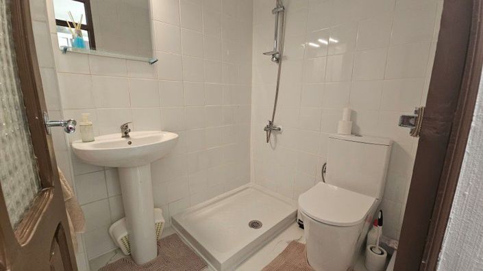 Image No.21-7 Bed Townhouse for sale