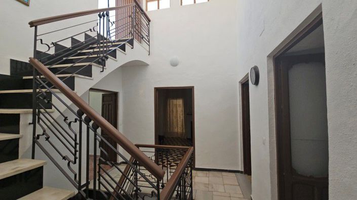 Image No.27-7 Bed Townhouse for sale